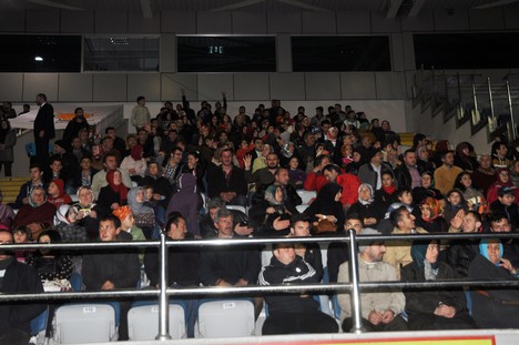 Uğur Işılak Rize'de Konser Verdi 3