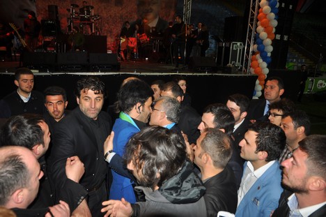 Uğur Işılak Rize'de Konser Verdi 90