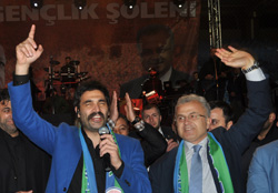 Uğur Işılak Rize'de Konser Verdi