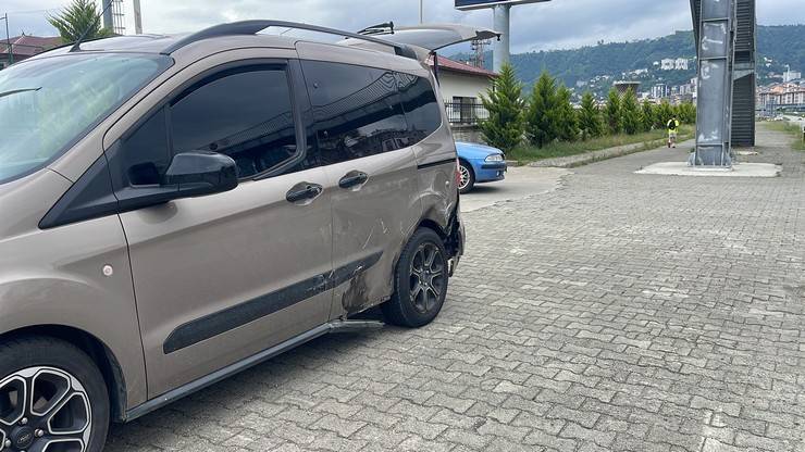 Rize'de trafik kazası: 3 yaralı 10