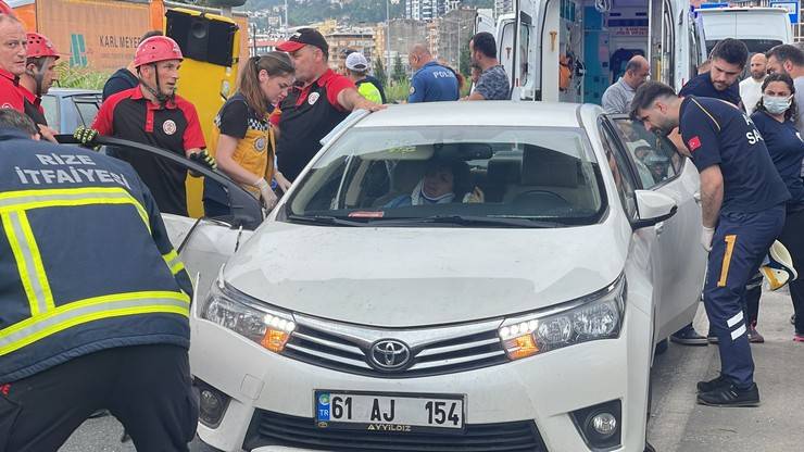 Rize'de trafik kazası: 3 yaralı 8