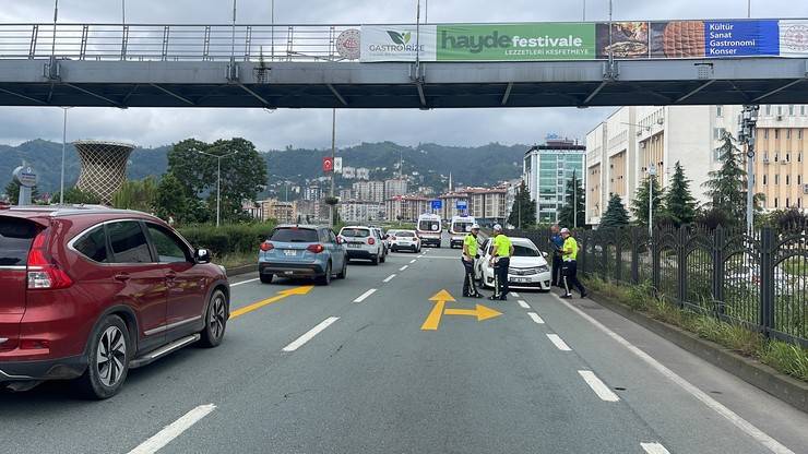 Rize'de trafik kazası: 3 yaralı 9