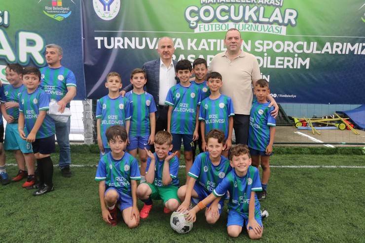 Rize'de Esila Tüfekçi Mahalleler Arası Çocuklar Futbol Turnuvası ve Şenliği başladı 10