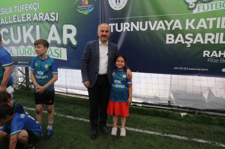 Rize'de Esila Tüfekçi Mahalleler Arası Çocuklar Futbol Turnuvası ve Şenliği başladı 11