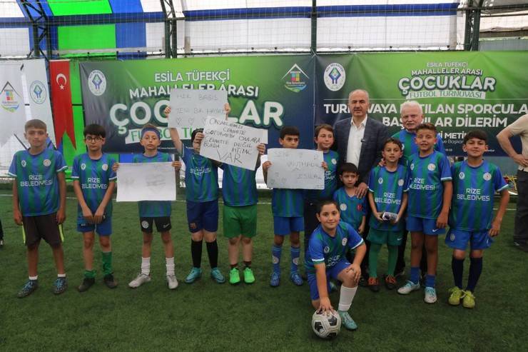 Rize'de Esila Tüfekçi Mahalleler Arası Çocuklar Futbol Turnuvası ve Şenliği başladı 12