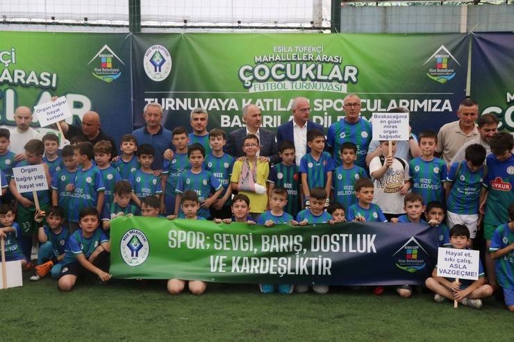 Rize'de Esila Tüfekçi Mahalleler Arası Çocuklar Futbol Turnuvası ve Şenliği başladı 15