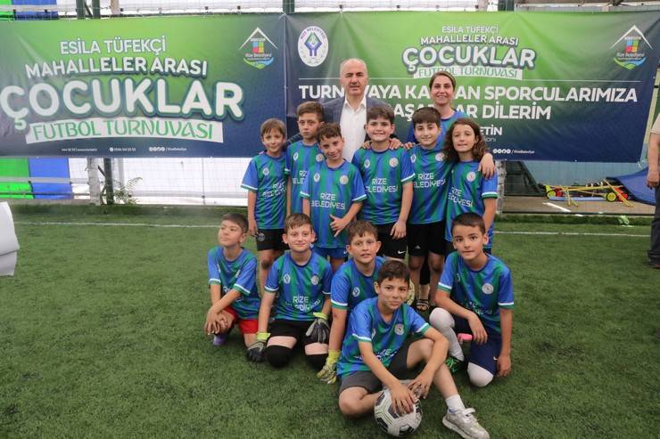 Rize'de Esila Tüfekçi Mahalleler Arası Çocuklar Futbol Turnuvası ve Şenliği başladı 18