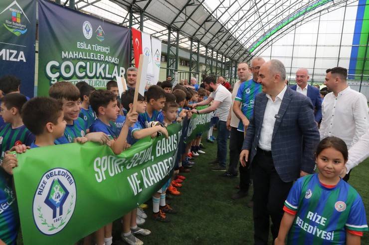 Rize'de Esila Tüfekçi Mahalleler Arası Çocuklar Futbol Turnuvası ve Şenliği başladı 8