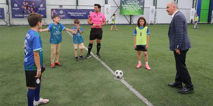 Rize'de Esila Tüfekçi Mahalleler Arası Çocuklar Futbol Turnuvası ve Şenliği başladı
