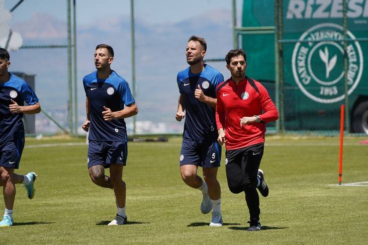 Çaykur Rizespor'da Erzurum kampı başladı 22