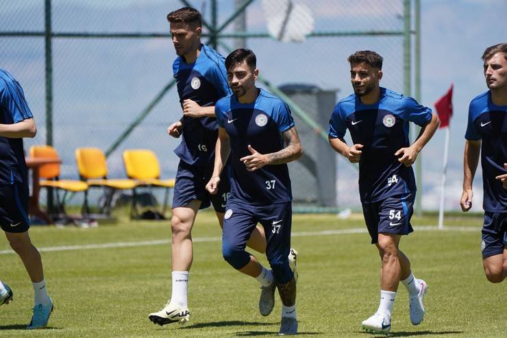 Çaykur Rizespor'da Erzurum kampı başladı 23