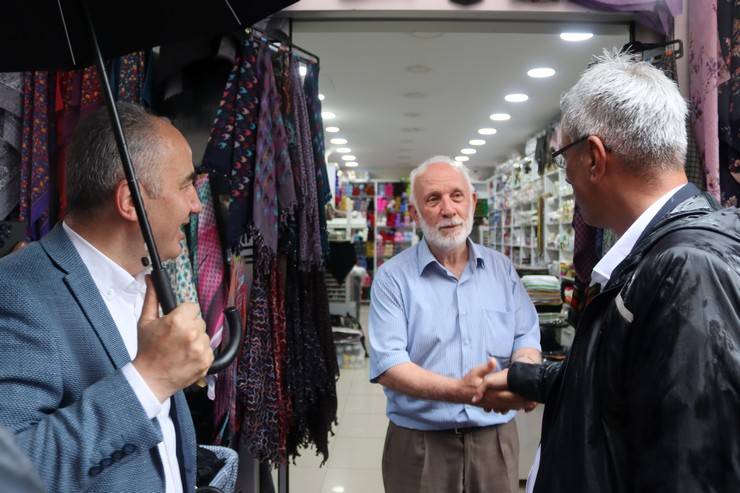 Sağlık Bakanı Prof. Dr. Kemal Memişoğlu, Rize'de esnaf ziyaretlerinde 2