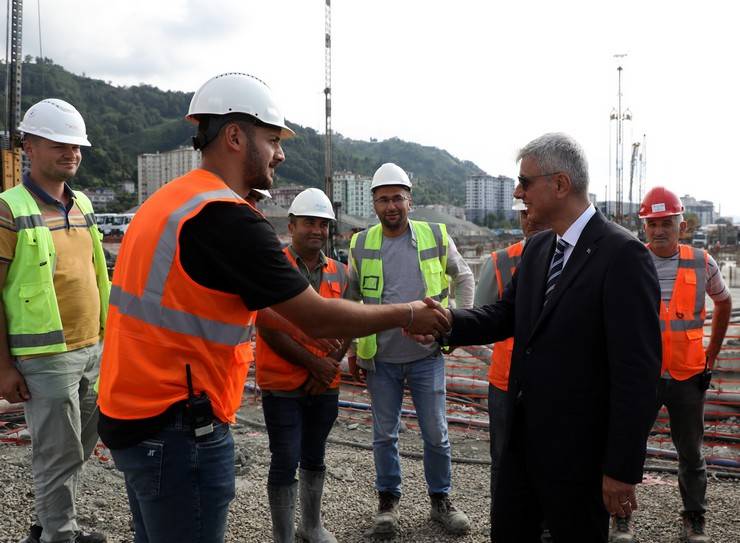 Sağlık Bakanı Kemal Memişoğlu, Rize Şehir Hastanesinin şantiyesinde inceleme yaptı 7