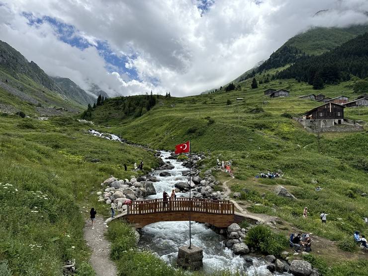 Kaçkar'daki yaylanın kadınları yarım asırdır hayvancılık yapıyor 12