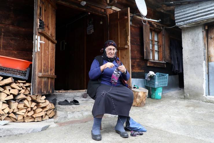 Kaçkar'daki yaylanın kadınları yarım asırdır hayvancılık yapıyor 2