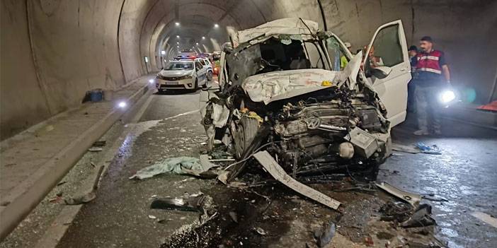 Rize’den Artvin istikametine giden araç tünelde kaza yaptı 1 ölü, 1 yaralı