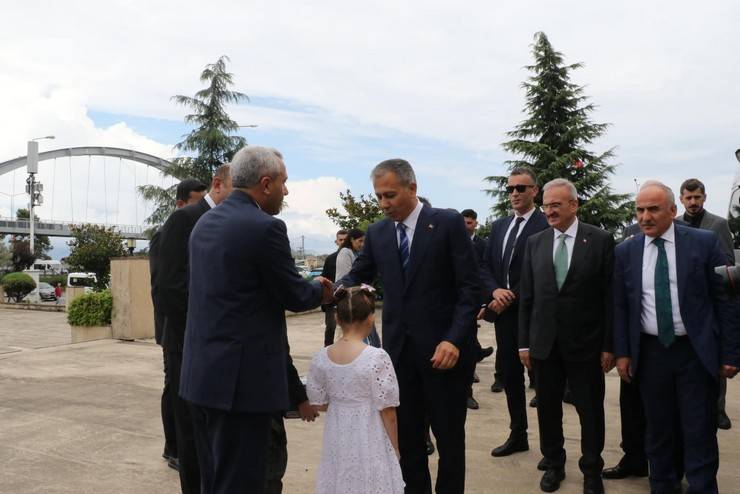 İçişleri Bakanı Yerlikaya, Rize'de ziyaretlerde bulundu 18