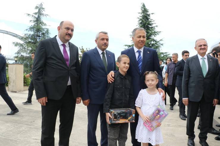 İçişleri Bakanı Yerlikaya, Rize'de ziyaretlerde bulundu 19