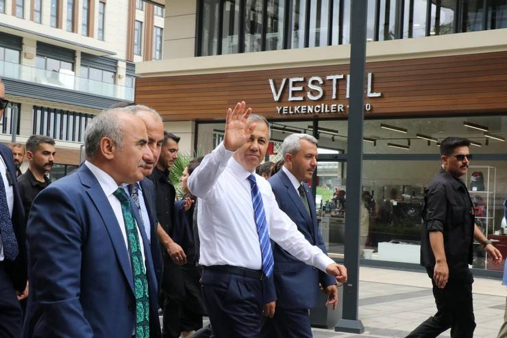 İçişleri Bakanı Yerlikaya, Rize'de ziyaretlerde bulundu 33