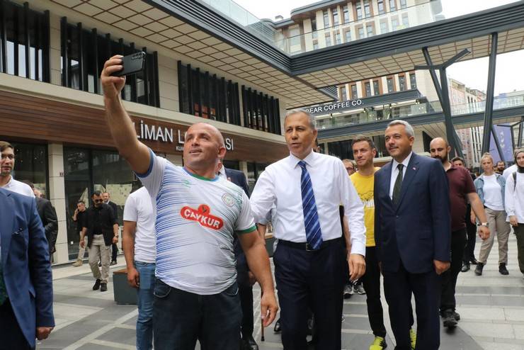 İçişleri Bakanı Yerlikaya, Rize'de ziyaretlerde bulundu 36