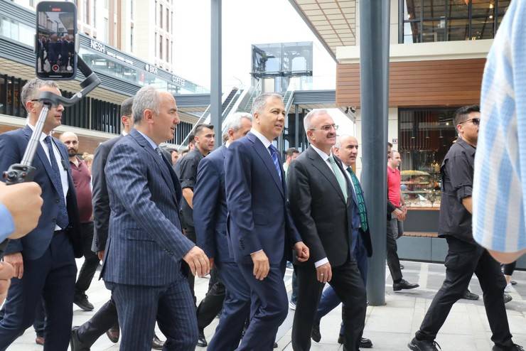 İçişleri Bakanı Yerlikaya, Rize'de ziyaretlerde bulundu 37