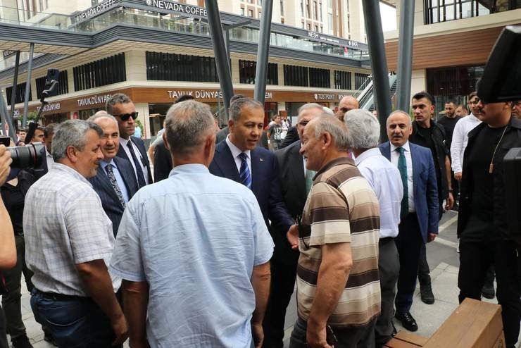 İçişleri Bakanı Yerlikaya, Rize'de ziyaretlerde bulundu 38