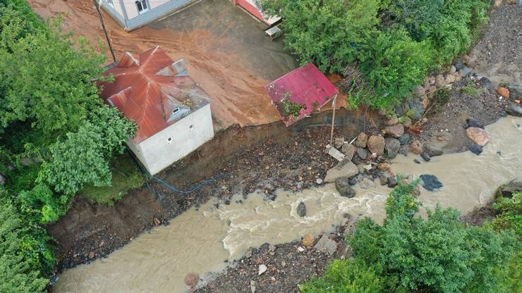 Giresun'da şiddetli yağışlar sel ve heyelanlara neden oldu 13