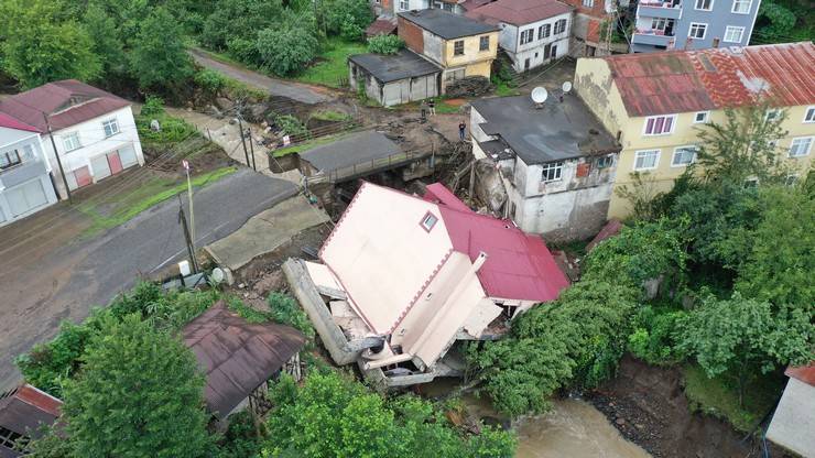 Giresun'da şiddetli yağışlar sel ve heyelanlara neden oldu 14