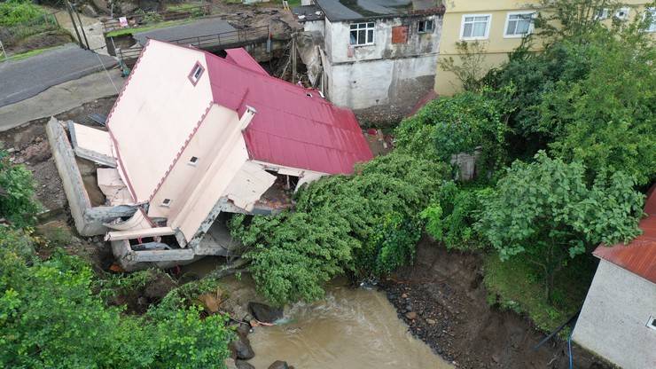 Giresun'da şiddetli yağışlar sel ve heyelanlara neden oldu 15