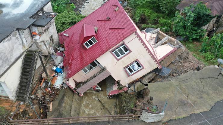 Giresun'da şiddetli yağışlar sel ve heyelanlara neden oldu 17