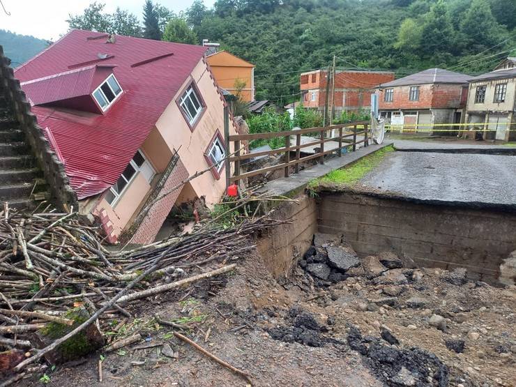 Giresun'da şiddetli yağışlar sel ve heyelanlara neden oldu 5