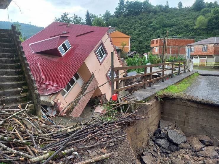 Giresun'da şiddetli yağışlar sel ve heyelanlara neden oldu 6