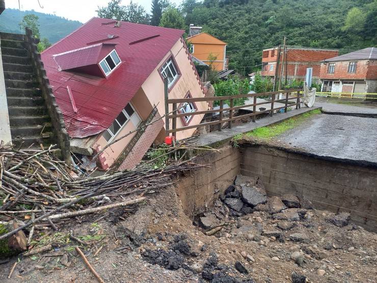 Giresun'da şiddetli yağışlar sel ve heyelanlara neden oldu 7