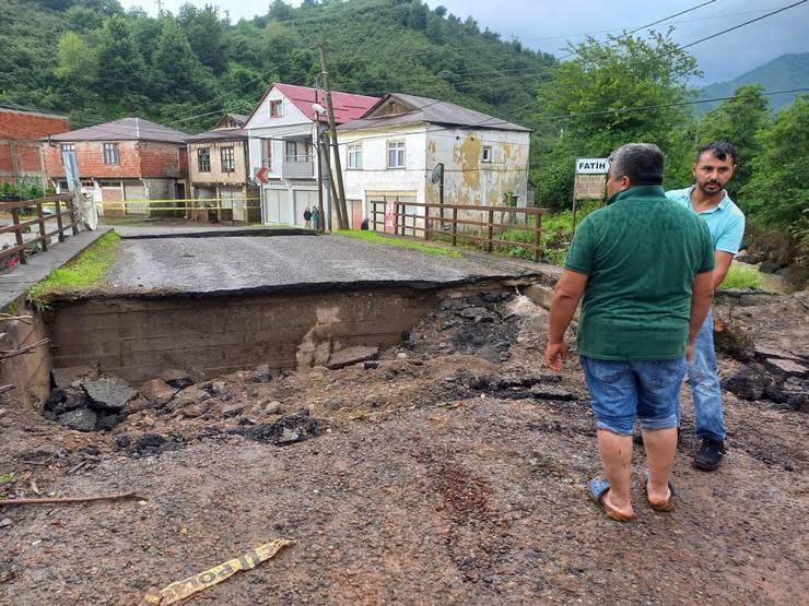 Giresun'da şiddetli yağışlar sel ve heyelanlara neden oldu 8