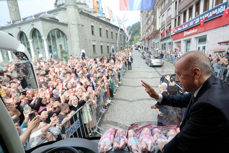 Cumhurbaşkanı Recep Tayyip Erdoğan, Rize'de 12