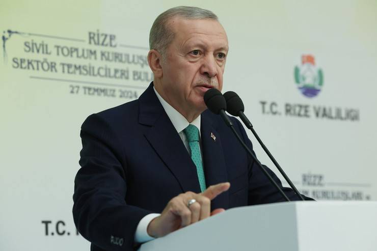 Cumhurbaşkanı Erdoğan, Rize'de STK ve Sektör Temsilcileri Buluşması'na katıl 2