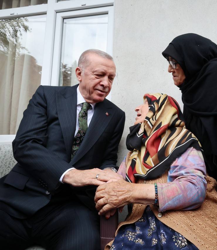 Cumhurbaşkanı Erdoğan'dan Rize'de komşu ziyareti 4