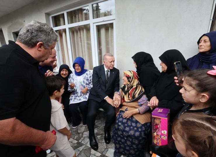 Cumhurbaşkanı Erdoğan'dan Rize'de komşu ziyareti 5