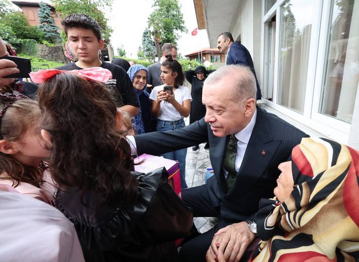 Cumhurbaşkanı Erdoğan'dan Rize'de komşu ziyareti 7