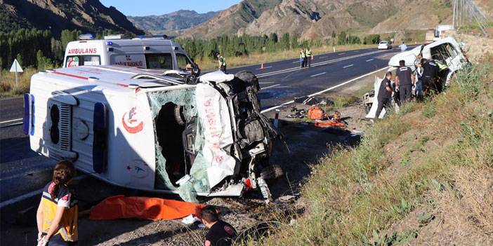 Erzurum'da ambulans ile hafif ticari araç çarpıştı: 4 ölü, 1 yaralı