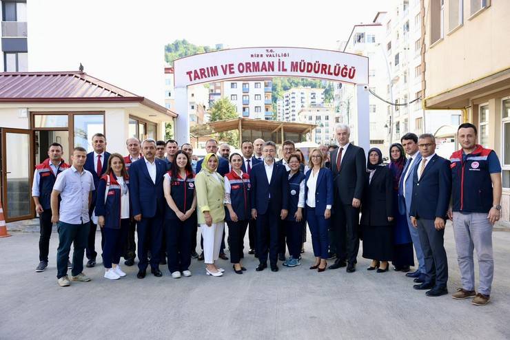 Tarım ve Orman Bakanı İbrahim Yumaklı, Rize'de 10