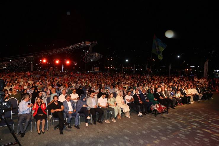 Rize'de "TRT Sanatçıları Şehir Konserleri" düzenlendi 14