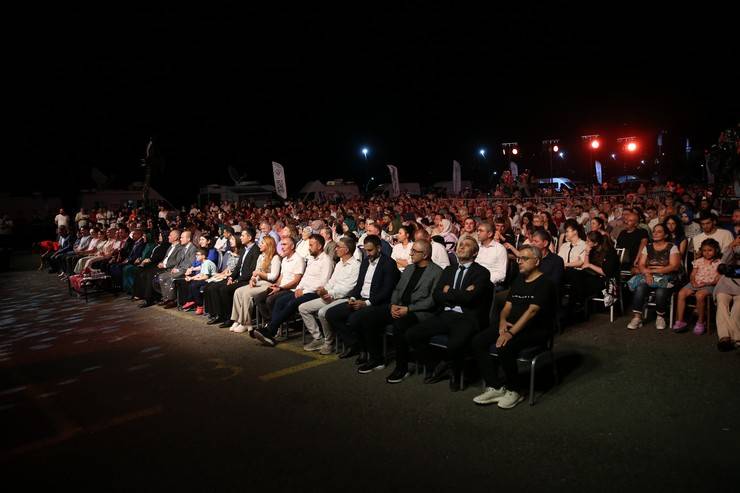 Rize'de "TRT Sanatçıları Şehir Konserleri" düzenlendi 17