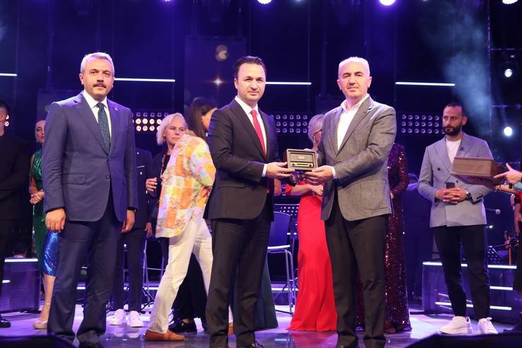 Rize'de "TRT Sanatçıları Şehir Konserleri" düzenlendi 5