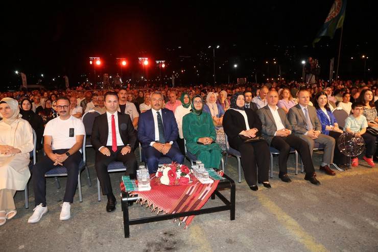 Rize'de "TRT Sanatçıları Şehir Konserleri" düzenlendi 9