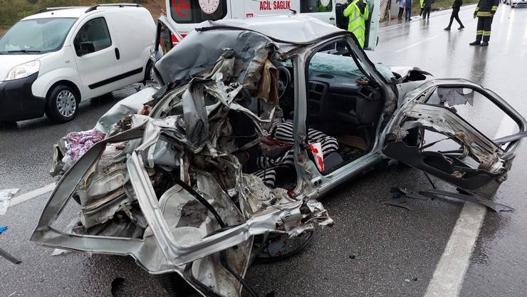 Samsun'da sağanak yağış kazaya neden oldu 3 ölü, 2 si ağır 10 yaralı 11