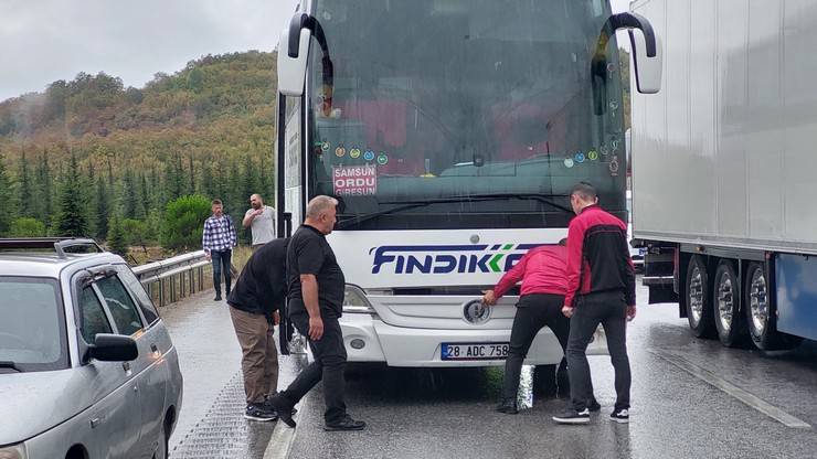 Samsun'da sağanak yağış kazaya neden oldu 3 ölü, 2 si ağır 10 yaralı 16