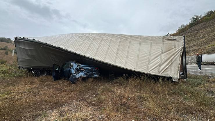 Samsun'da sağanak yağış kazaya neden oldu 3 ölü, 2 si ağır 10 yaralı 18