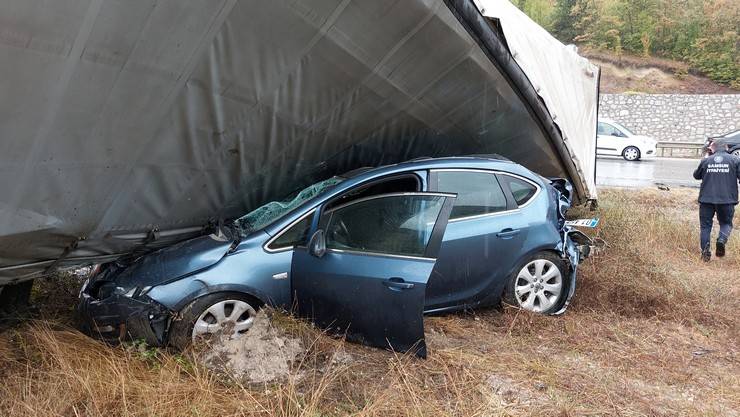 Samsun'da sağanak yağış kazaya neden oldu 3 ölü, 2 si ağır 10 yaralı 2