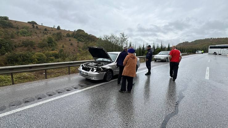 Samsun'da sağanak yağış kazaya neden oldu 3 ölü, 2 si ağır 10 yaralı 21